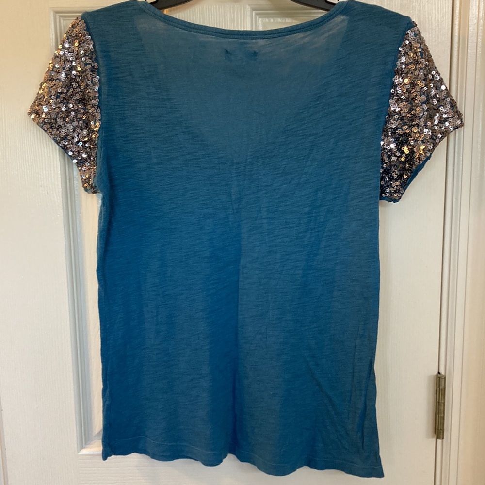 Aerie short sleeve v-neck aqua blue t-shirt sequins on arms SZ medium - Picture 6 of 11